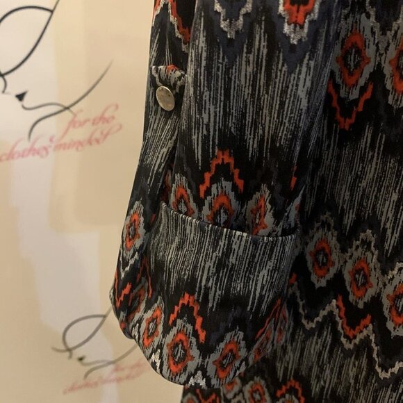 New direction. Sz M. Chevron Print Pullover Tunic. 3/4 Roll Tab Sleeves. B84. - Picture 3 of 5